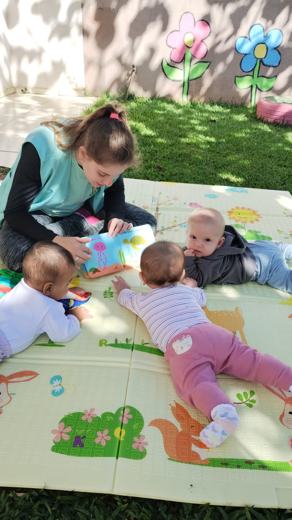 Crianças da Recrear: tapete, bolinhas e gramado, Bebês (Berçário)