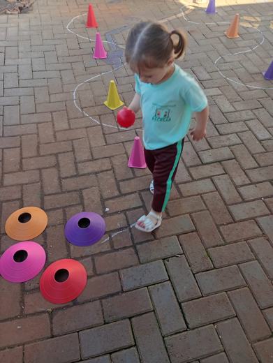 Crianças da Recrear: circuito de cones, Maternal (2 a 4 anos)