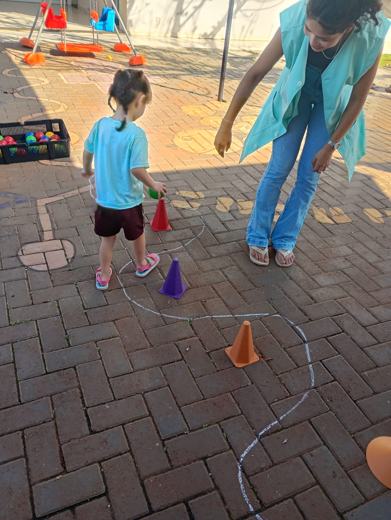 Crianças da Recrear: circuito de cones, Maternal (2 a 4 anos)