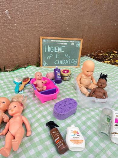 Crianças da Recrear: higiene e cuidados com bonecas, Maternal (2 a 4 anos)