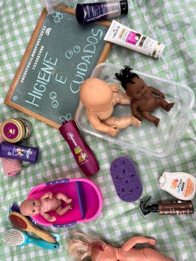 Crianças da Recrear: higiene e cuidados com bonecas, Maternal (2 a 4 anos)