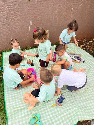 Crianças da Recrear: higiene e cuidados com bonecas, Maternal (2 a 4 anos)