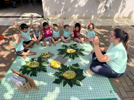 Crianças da Recrear: natureza e folhas, Maternal (2 a 4 anos)
