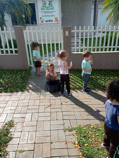 Crianças da Recrear: turma e fachada, Maternal (2 a 4 anos)